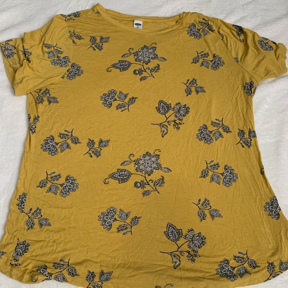 Old Navy Yellow Design short sleeve shirt size L